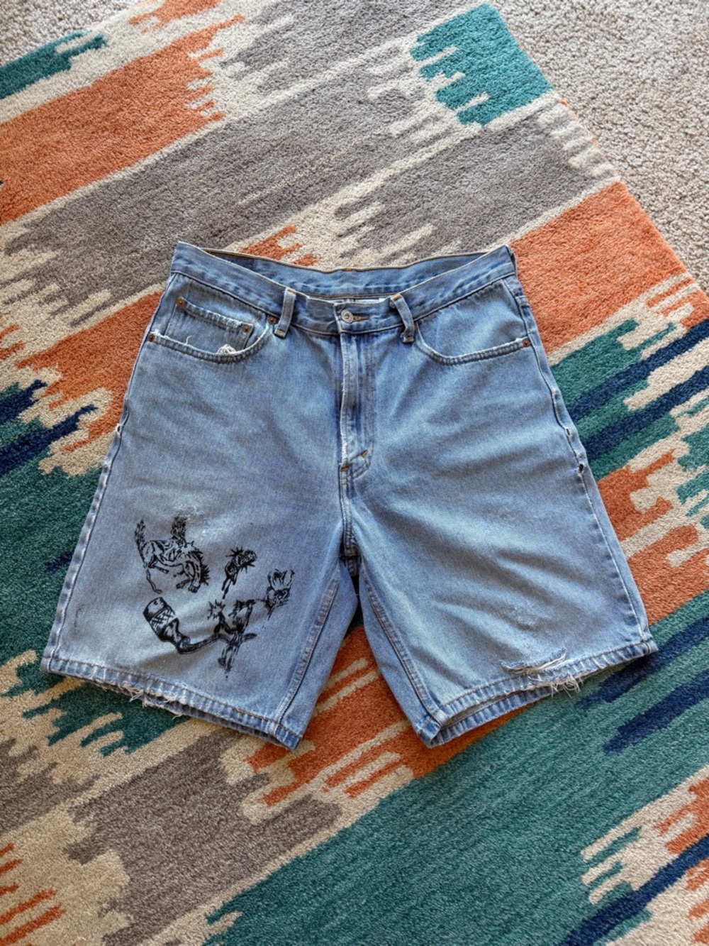 Levi's 550 Denim Bermuda Shorts Upcycled Reworked Graffiti Western Art - Picture 3 of 12